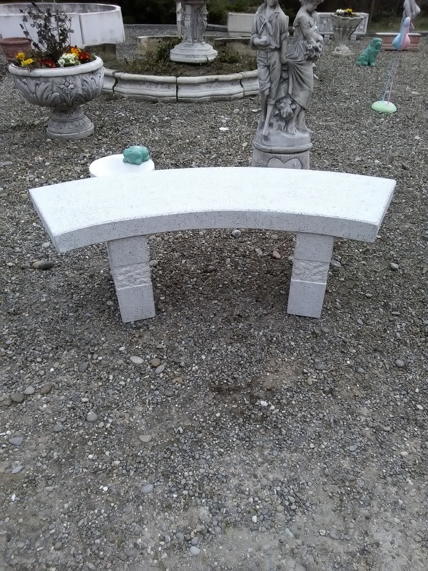 Banc cintré granito 1.35m